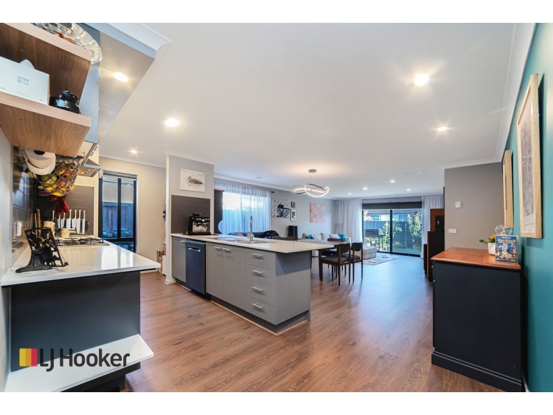 5 Ginger Crescent, Mickleham VIC 3064