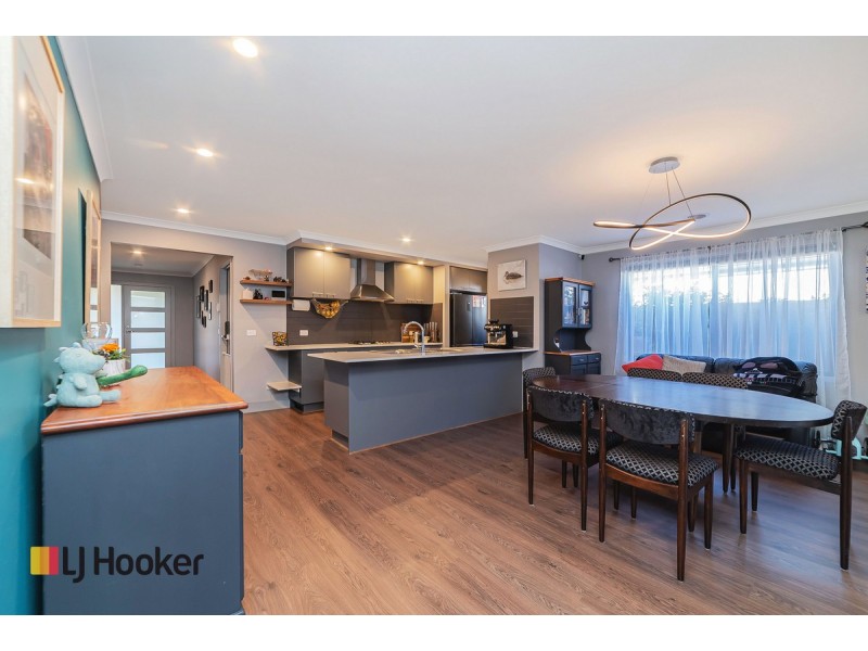 5 Ginger Crescent, Mickleham VIC 3064