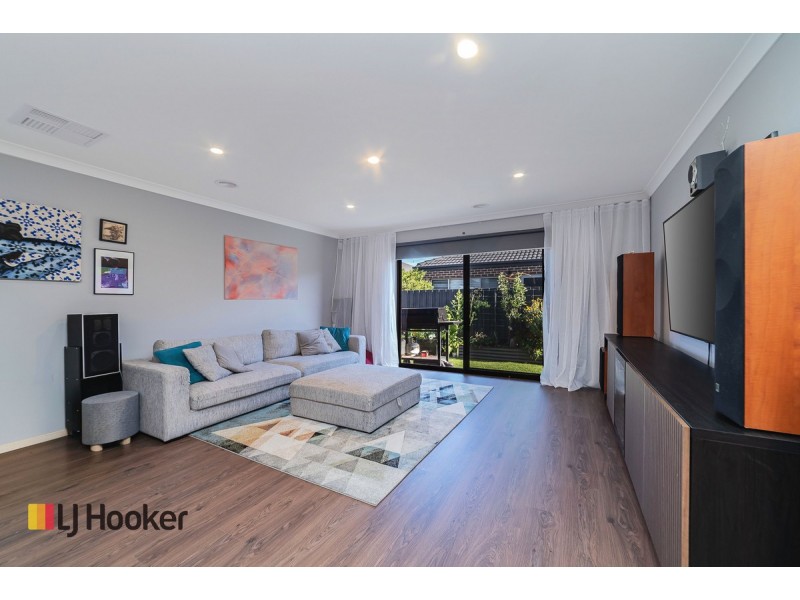 5 Ginger Crescent, Mickleham VIC 3064