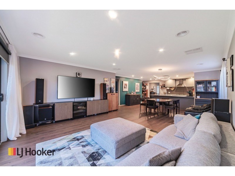 5 Ginger Crescent, Mickleham VIC 3064