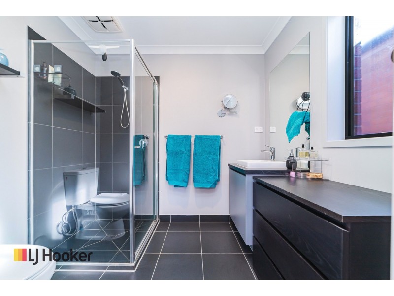 5 Ginger Crescent, Mickleham VIC 3064