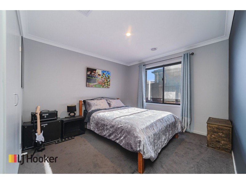 5 Ginger Crescent, Mickleham VIC 3064