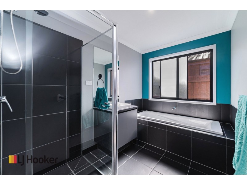 5 Ginger Crescent, Mickleham VIC 3064