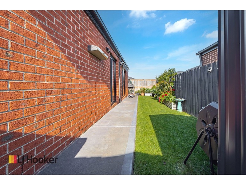 5 Ginger Crescent, Mickleham VIC 3064