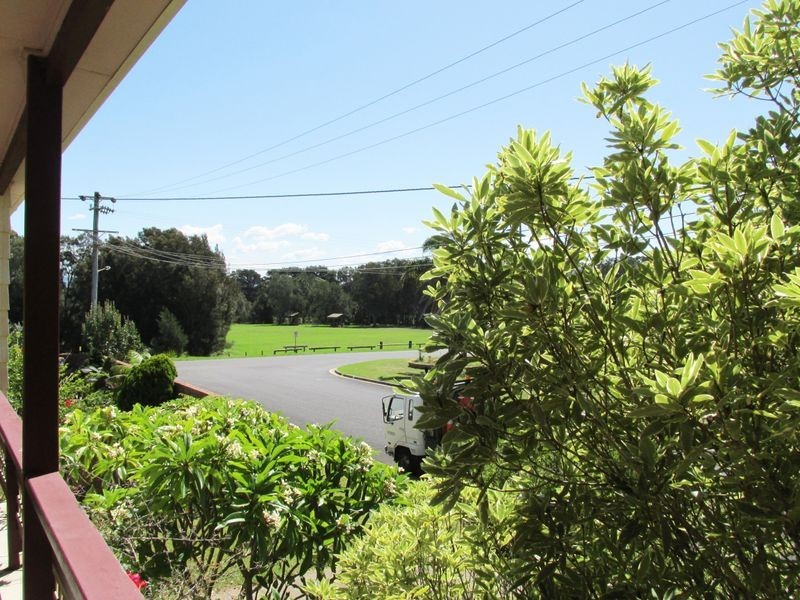 3 Parkes Parade, Tomakin NSW 2537