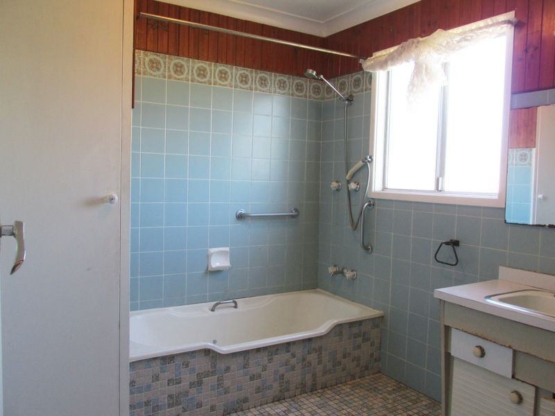 3 Parkes Parade, Tomakin NSW 2537