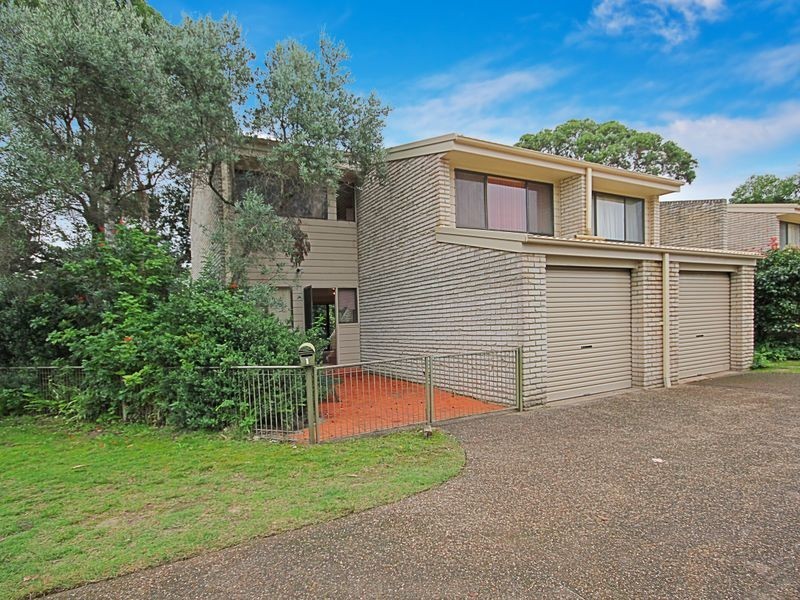1/2 Massey Street, Broulee NSW 2537