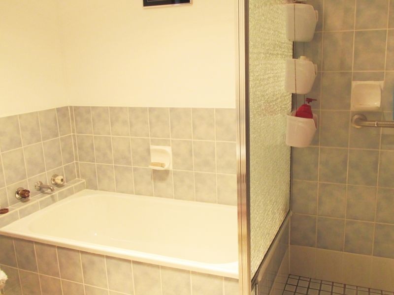 6 Cambridge Crescent, Broulee NSW 2537