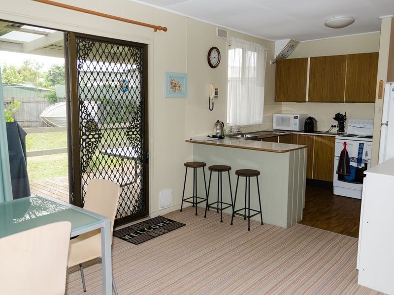 2 Barton Parade, Tomakin NSW 2537