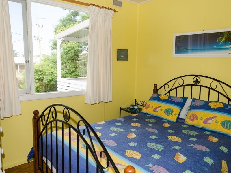 2 Barton Parade, Tomakin NSW 2537