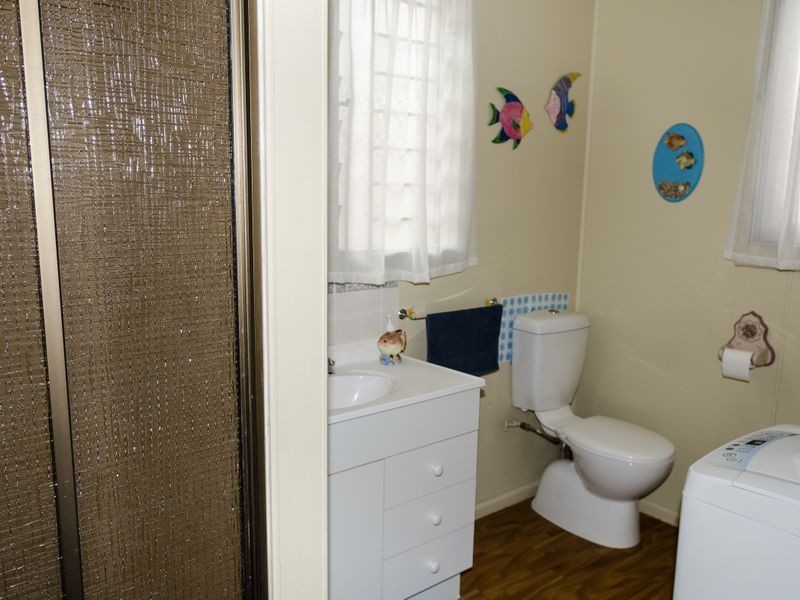 2 Barton Parade, Tomakin NSW 2537