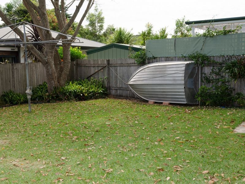 2 Barton Parade, Tomakin NSW 2537