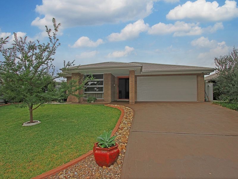 4 Gillan Grove, Broulee NSW 2537