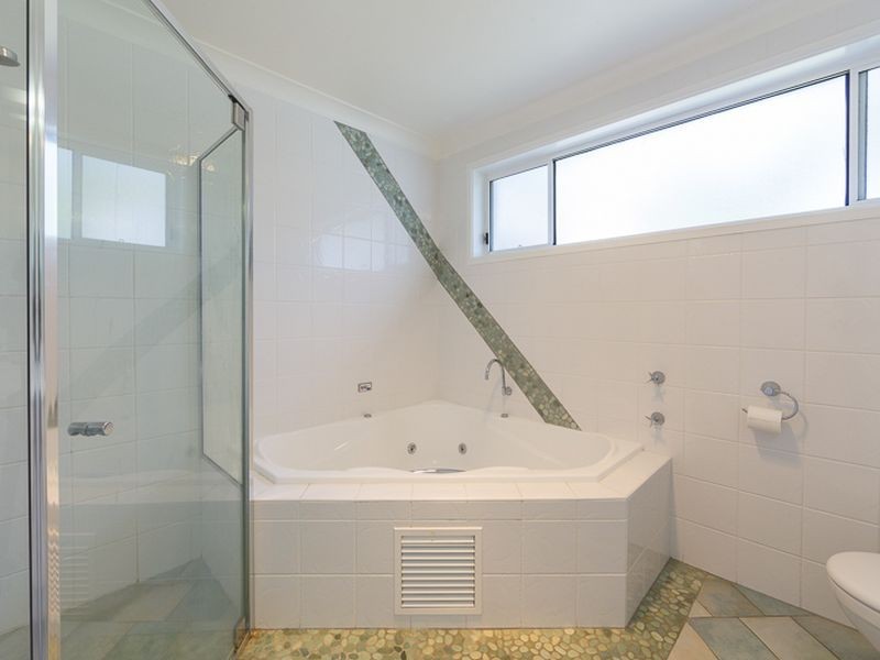 8 Clarke Street, Broulee NSW 2537