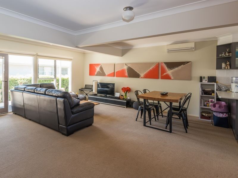 24B Yarralumla Crescent, Tomakin NSW 2537