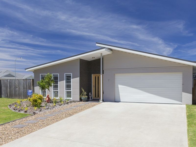 7 John Penn Drive, Tomakin NSW 2537