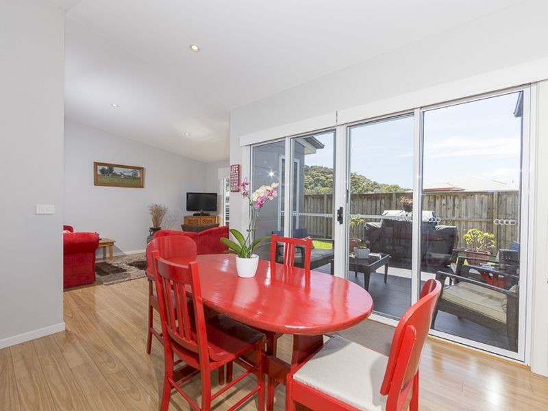 7 John Penn Drive, Tomakin NSW 2537