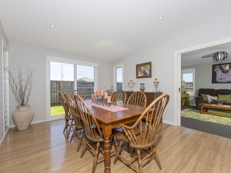 7 John Penn Drive, Tomakin NSW 2537