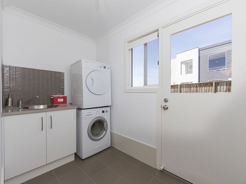 7 John Penn Drive, Tomakin NSW 2537