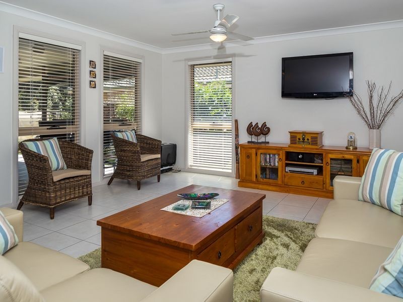 26 Yarralumla Crescent, Tomakin NSW 2537