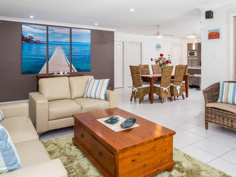 26 Yarralumla Crescent, Tomakin NSW 2537