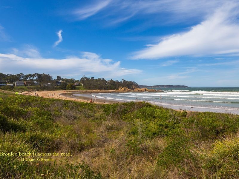 11 Grant Street, Broulee NSW 2537