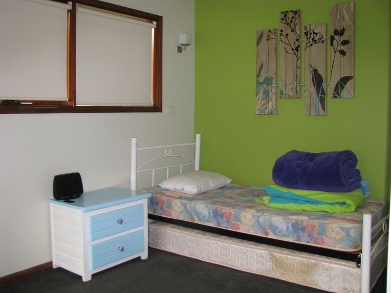 8 River Road, Mossy Point NSW 2537