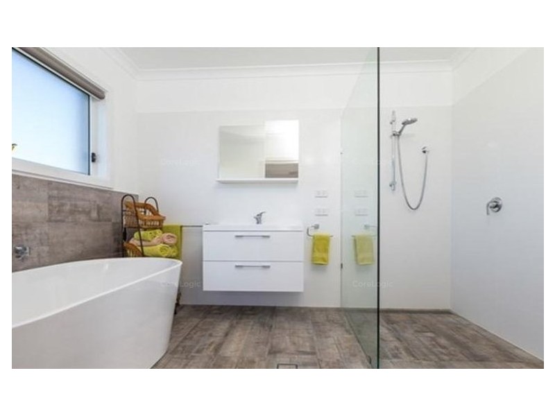 4 Dr King Close, Moruya NSW 2537