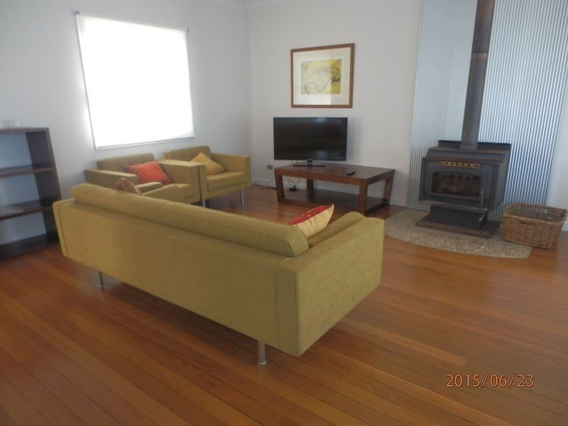 203 Annetts Parade, Mossy Point NSW 2537