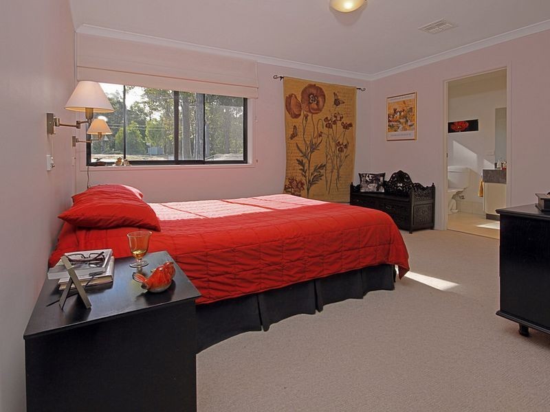 1 Waterfront Close, Mossy Point NSW 2537