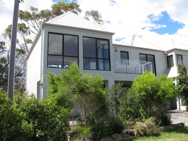 2/13 Coronation Drive, Broulee NSW 2537