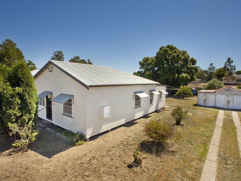 39 Sale Street, Greta NSW 2334