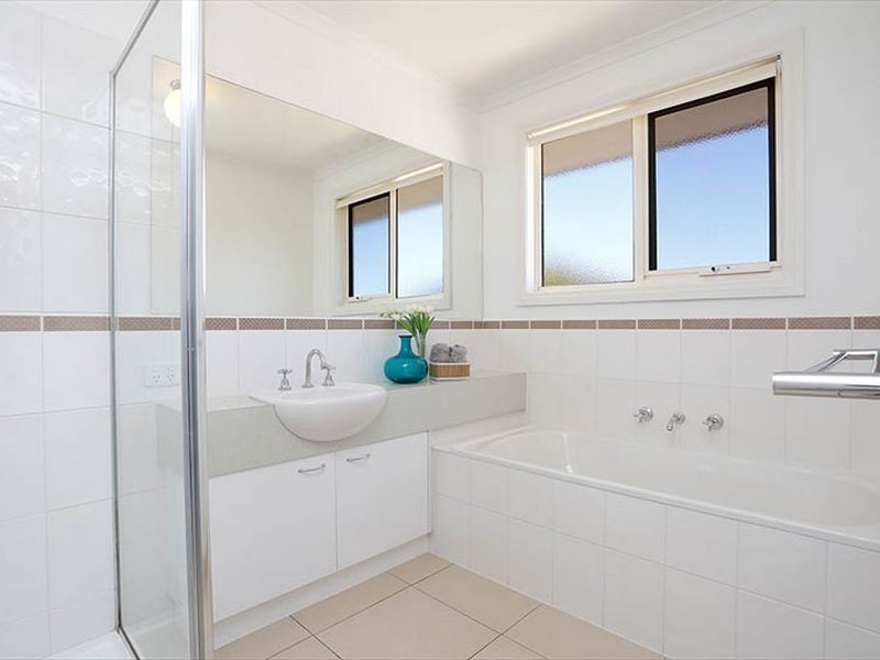 2/17 Lincoln Avenue, Glen Waverley VIC 3150