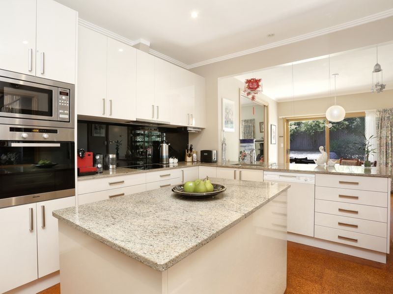 27 Lincoln Avenue, Glen Waverley VIC 3150