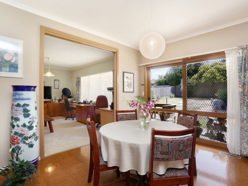 27 Lincoln Avenue, Glen Waverley VIC 3150