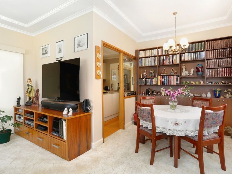 27 Lincoln Avenue, Glen Waverley VIC 3150