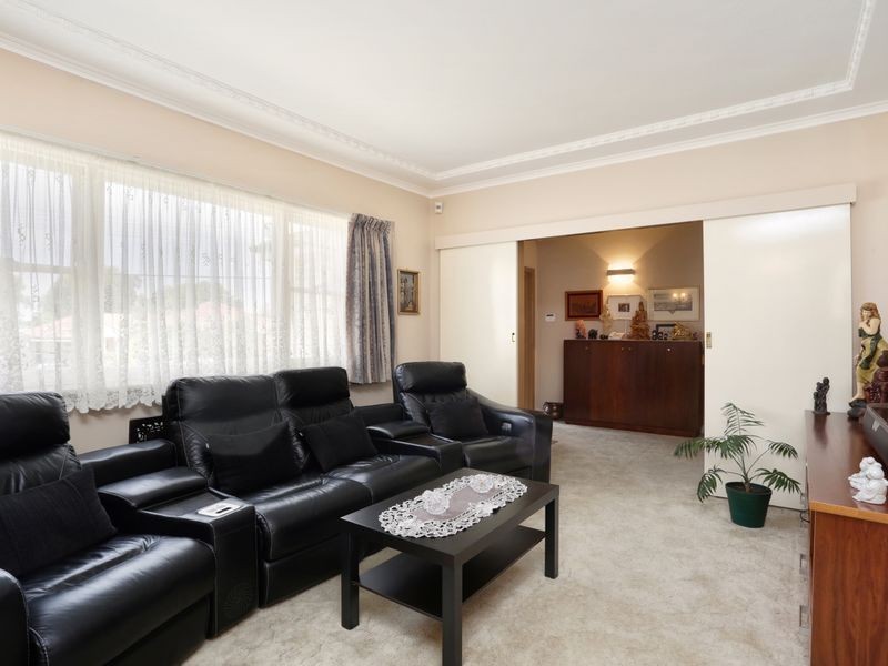 27 Lincoln Avenue, Glen Waverley VIC 3150