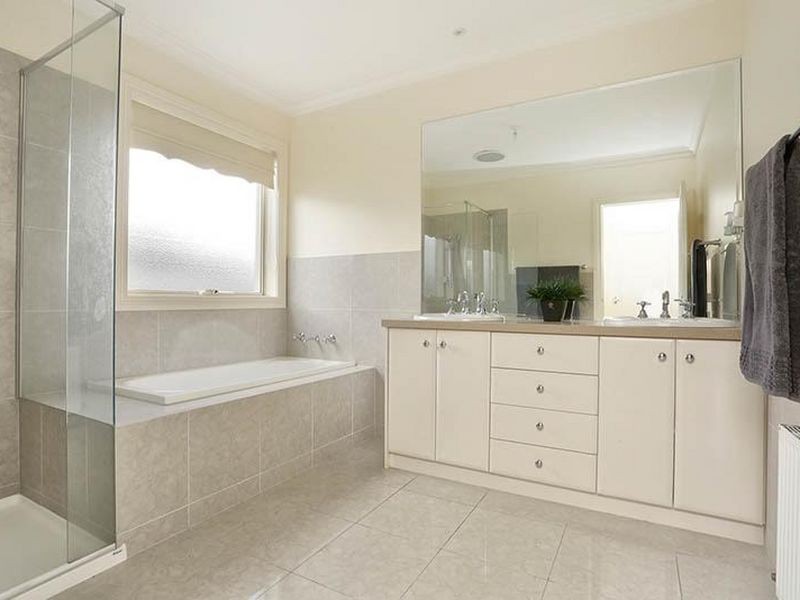 31 Bunker Crescent, Glen Waverley VIC 3150