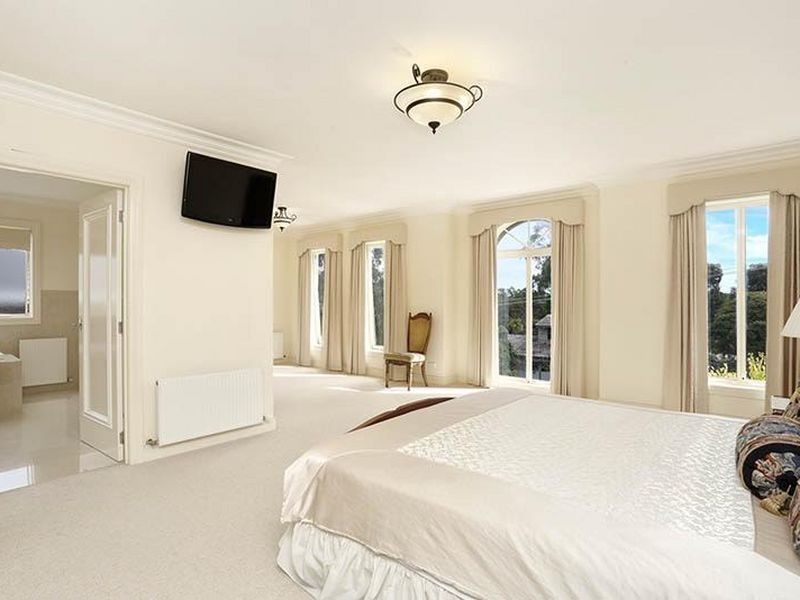 31 Bunker Crescent, Glen Waverley VIC 3150