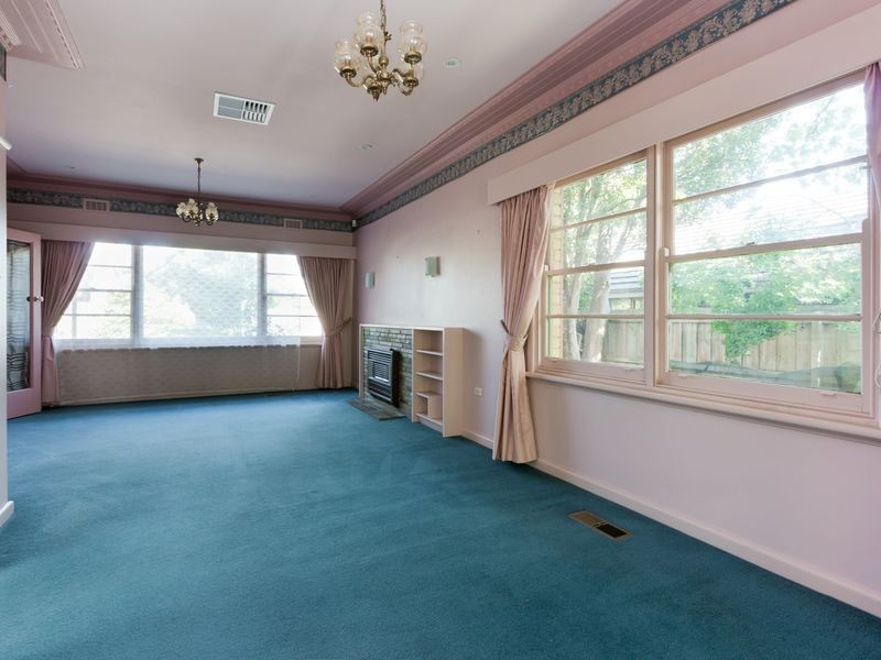 27 Miller Crescent, Mount Waverley VIC 3149