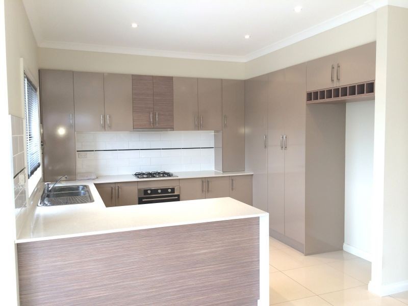 2/11 Parkwood Court, Deer Park VIC 3023