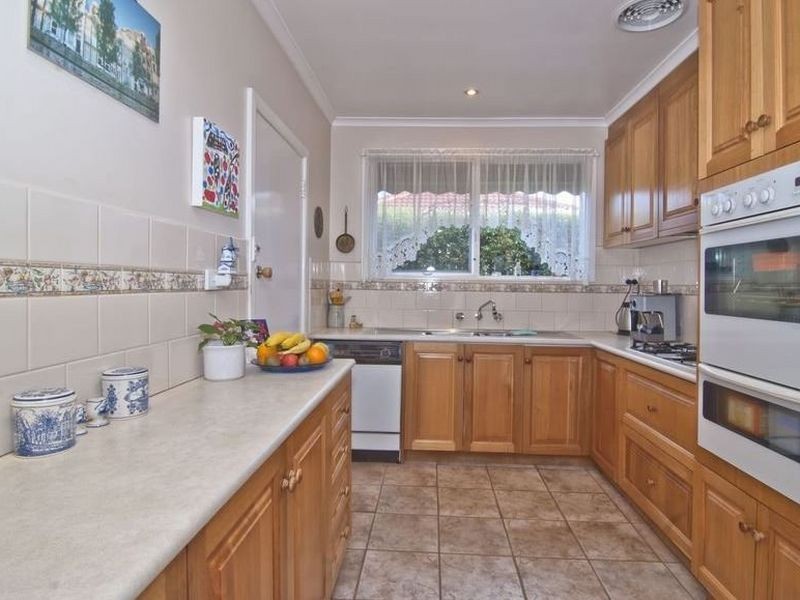 13 leeside Street, Dandenong North VIC 3175