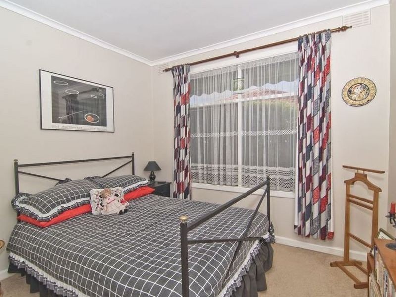 13 leeside Street, Dandenong North VIC 3175