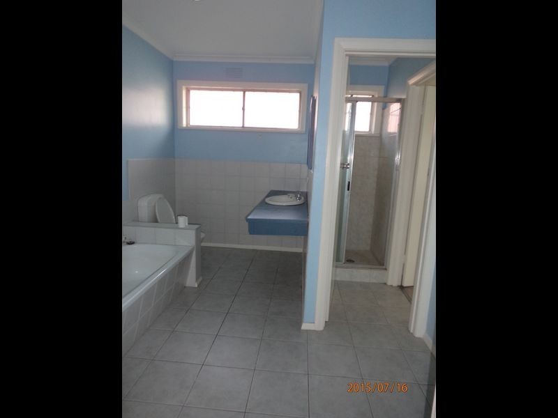 8 Springvale Road, Glen Waverley VIC 3150