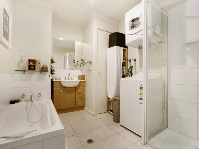 26/1 EUCALYPTUS MEW, Notting Hill VIC 3168