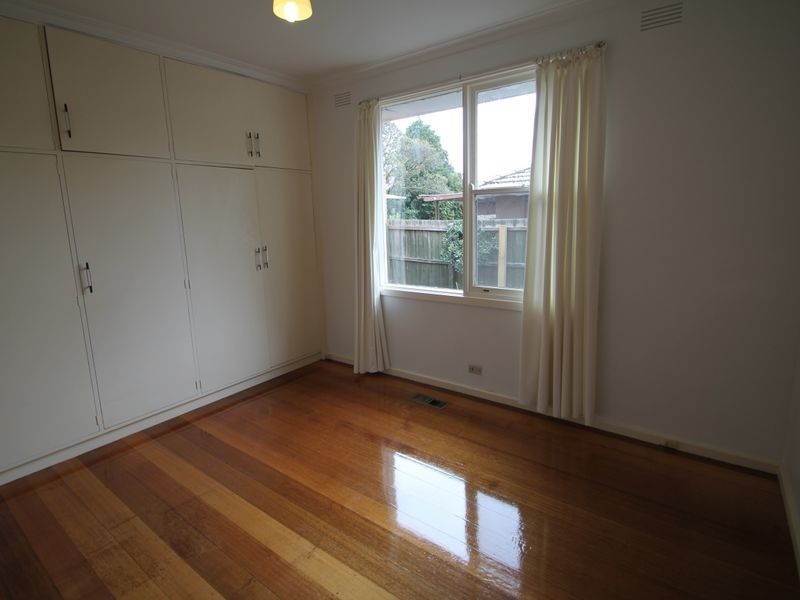 136 Blackburn Road, Glen Waverley VIC 3150