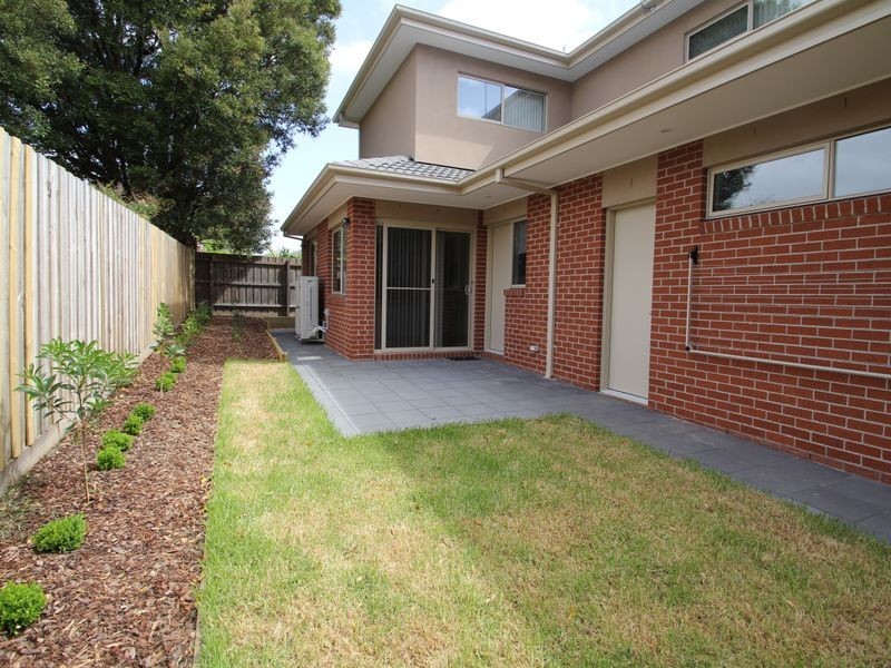 2/40 The Outlook, Glen Waverley VIC 3150