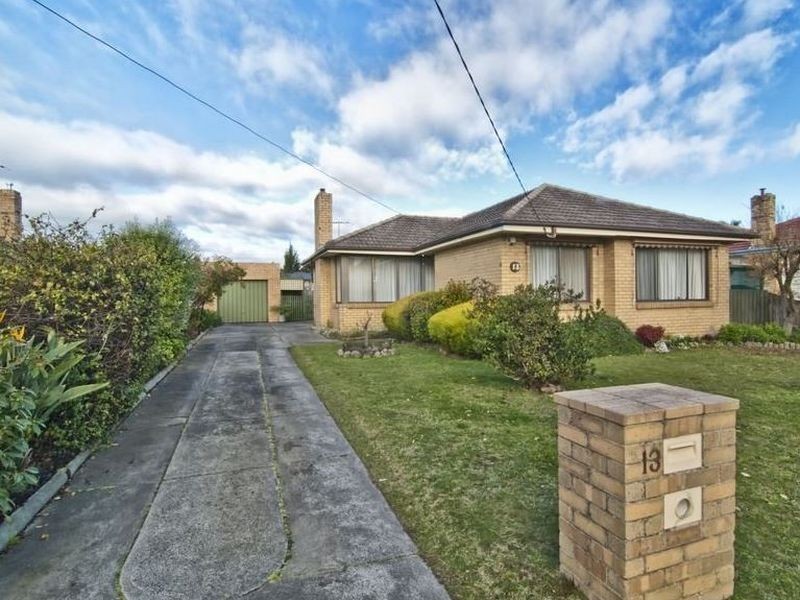 13 Leeside Street, Dandenong North VIC 3175