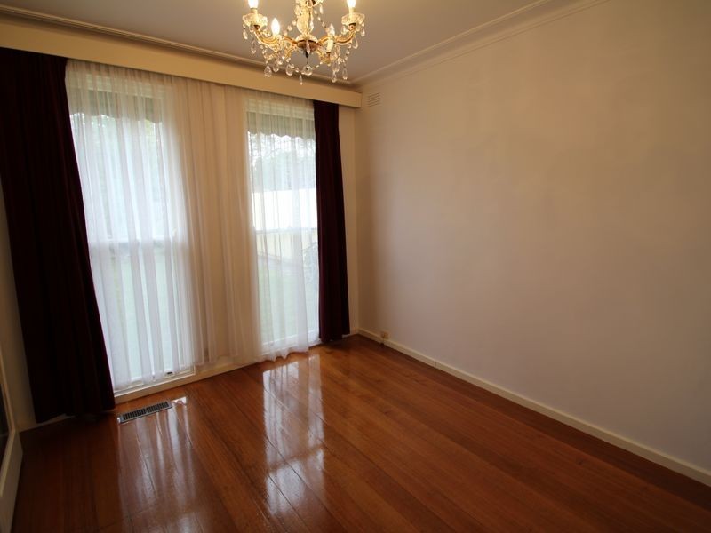 136 Blackburn Road, Glen Waverley VIC 3150