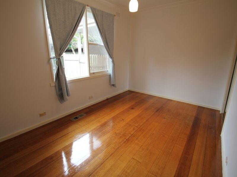 136 Blackburn Road, Glen Waverley VIC 3150